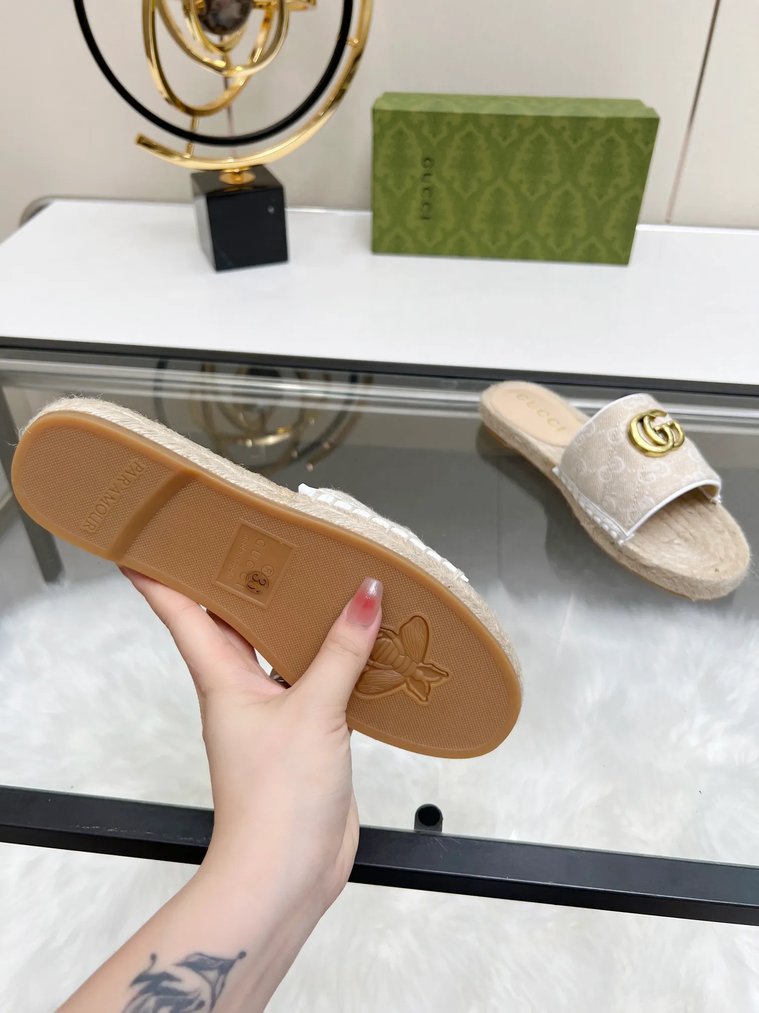 👟👟Ex-factory price 320👟👟 Gucci slippers fisherman shoes new color Injection molded one-piece straw bottom, high-end quality Fabric: Double G imported fabric Lining: sheepskin lining Code number: 35~42 Fabric styles include apricot, floral, pink, black, blue, burgundy, champagne, green, orange, cyan, starry sky, more than 30 colors to choose from, many colors to be updated in the future ,,,,,,,,
